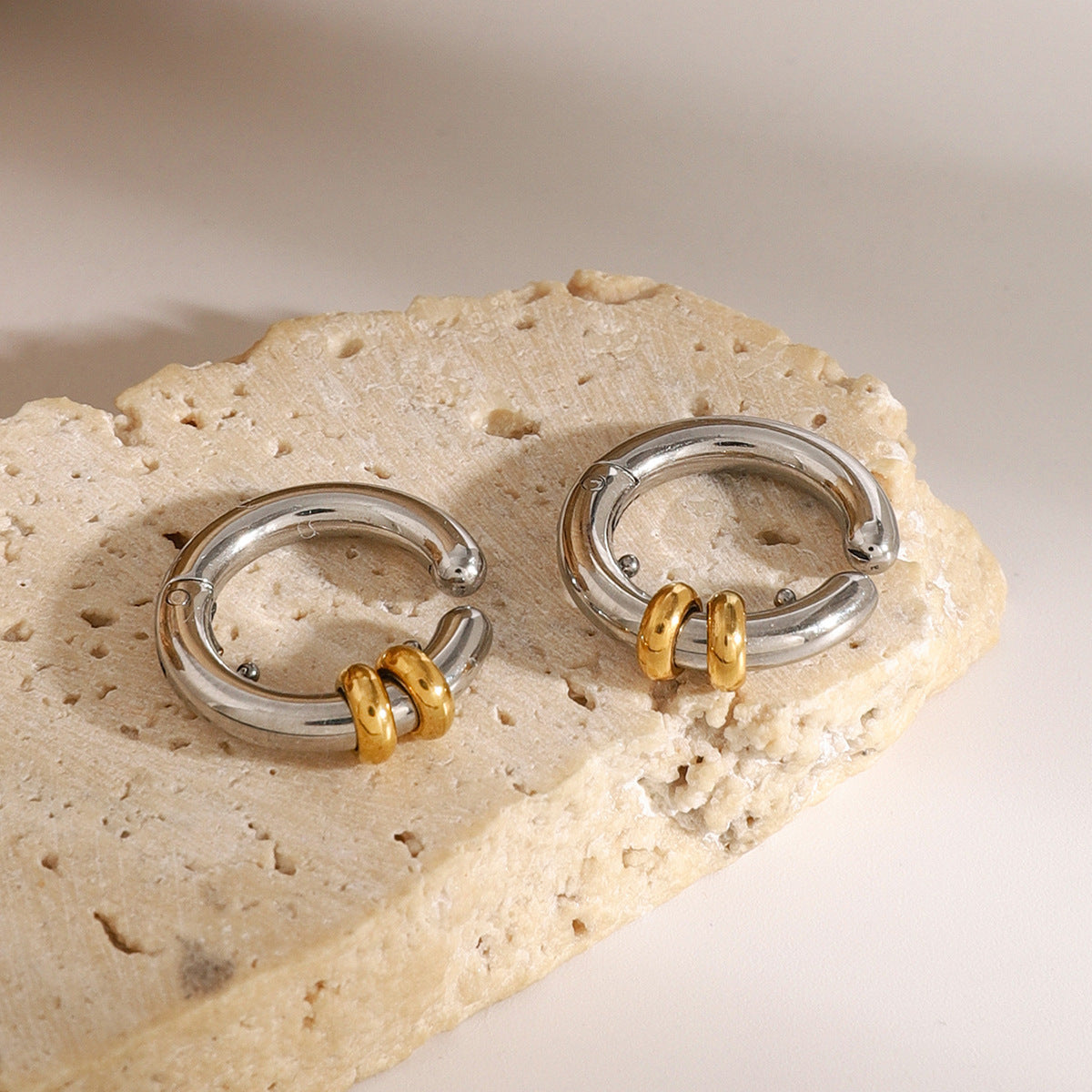 Women's Gold-plated High-grade Stainless Steel Color Matching Circle Simple Fashion Style Ear Clip